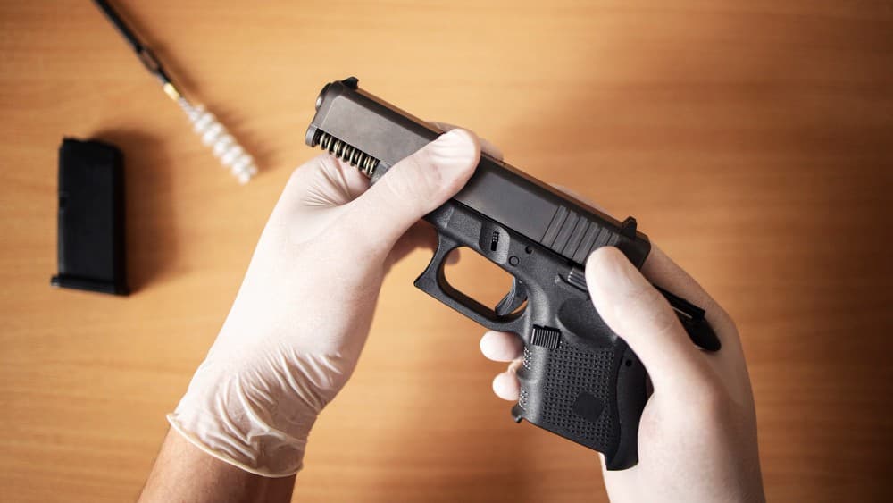 Comparação Entre Polímeros e Aço em Armas de Fogo: Prós e Contras
